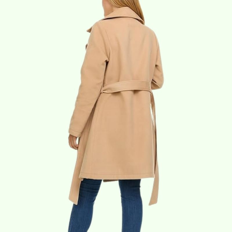 Clara – Eleganter Damen Zweireiher-Mantel in Camel